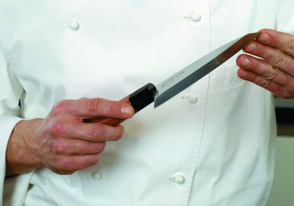 KAI Seki Magoroku Red Wood Yanagiba MGR-240Y 9 KAI Seki Magoroku Red Wood Yanagiba MGR-240Y – Bild 7